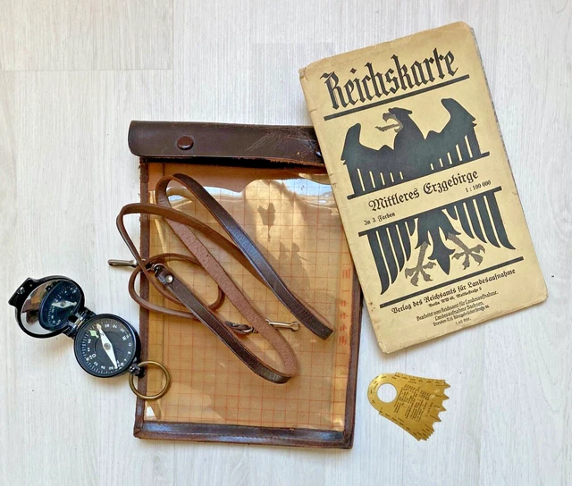 alte Kartentasche mit Kompass, Reichskarte Mittleres Erzgebirge und Maßstab