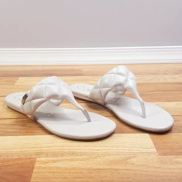 CALVIN KLEIN Womens Sandals Size 10 White Leather Quilted Thong Flat SABRAYA