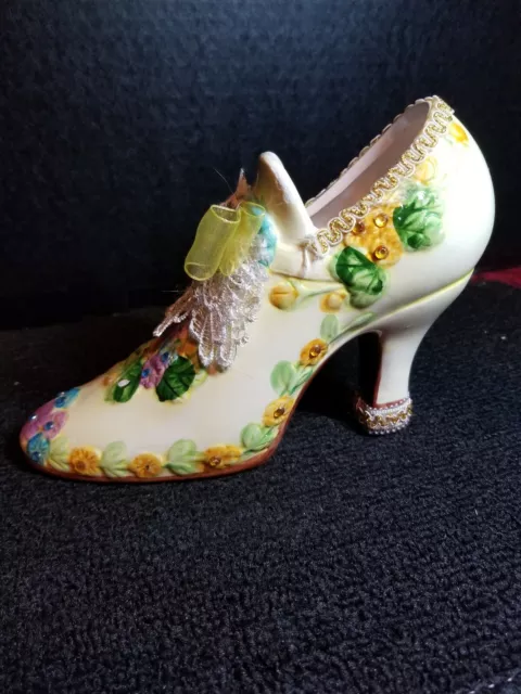 Pair of victorian porcelain collectible shoes, Vgc.