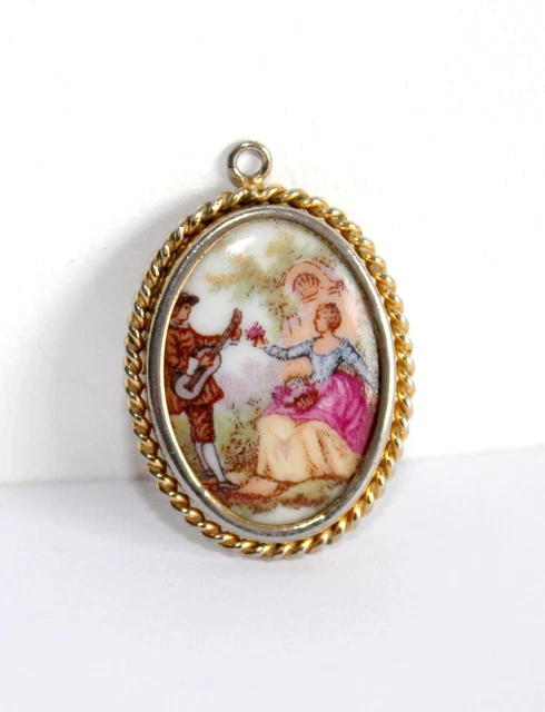 Médaillon Pendentif Ancien Porcelaine De Limoges – Scène Galante, 6x5 Cm