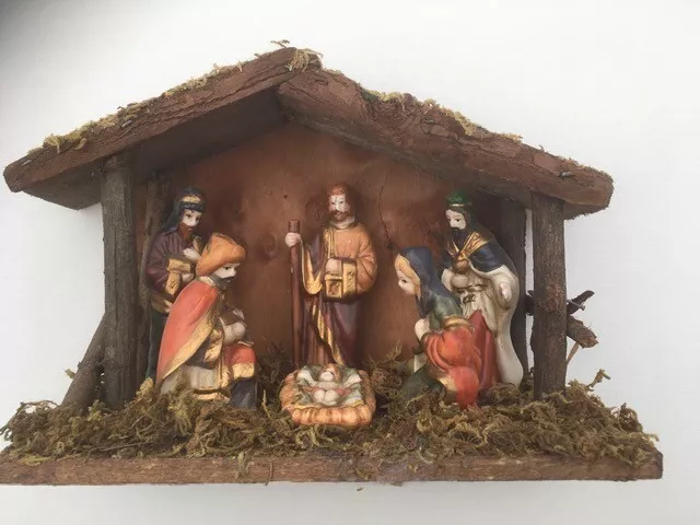 Christmas Nativity Scene, Rustic Style, Stable and Six Figures