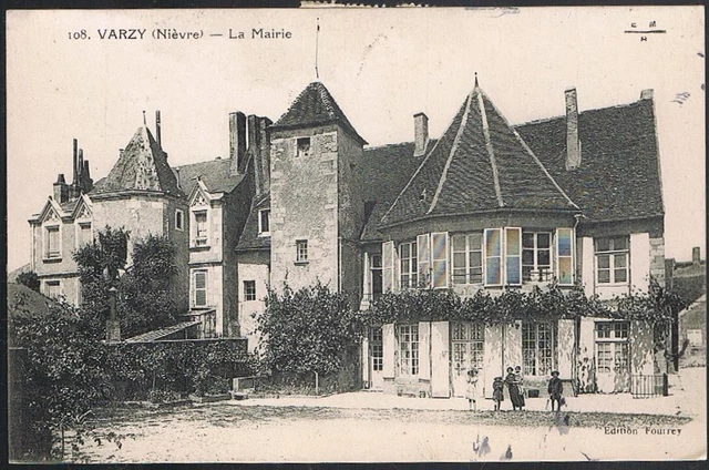 VARZY 58 animated town hall CPA written to Mrs & Miss BARTET rue Thillois Reims 1920-30
