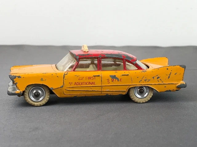 Dinky toys GB - Plymouth Plaza - couleur beige/vert - très bel état