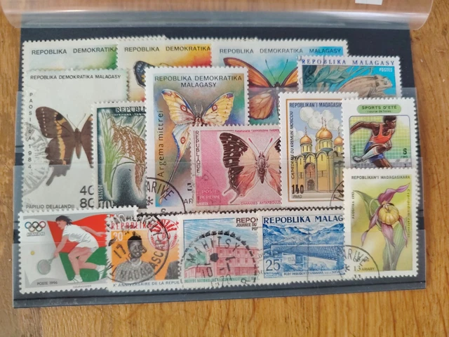 Timbre Madagascar 1993 – Bloc 209 Perroquets – Édition Complète Oblitérée – Philatélie Prophila