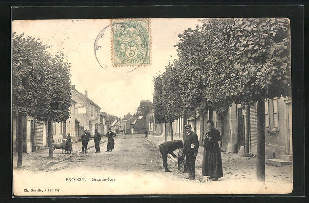 CPA Froissy, Vue en Grande Rue