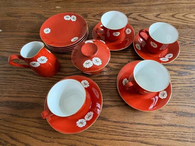 NORITAKE NIPPON TOKI Kaisha Red And White Daisies Coffee set