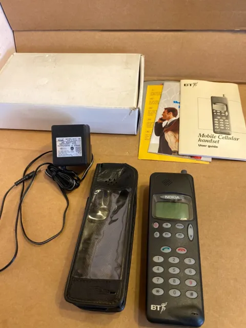 Nokia modello 100 THX-91X Cellulare cellulare vintage e caricabatterie, custodia, scatola