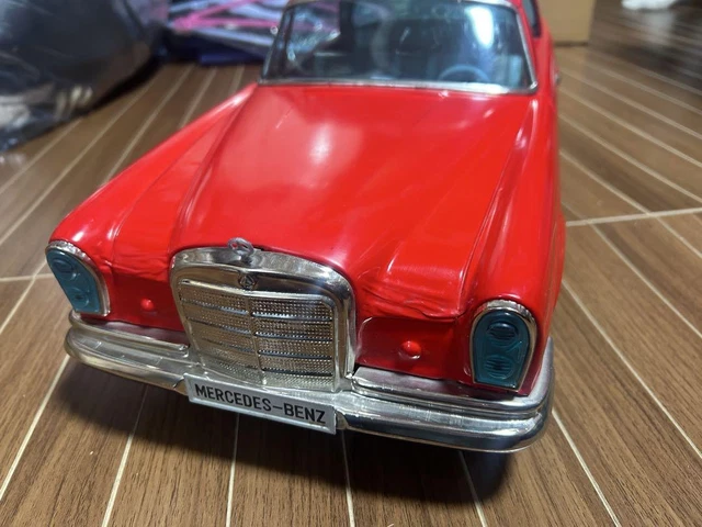ICHIKO JAPAN VINTAGE Tin Toy Car Mercedes Benz 380 SE Red