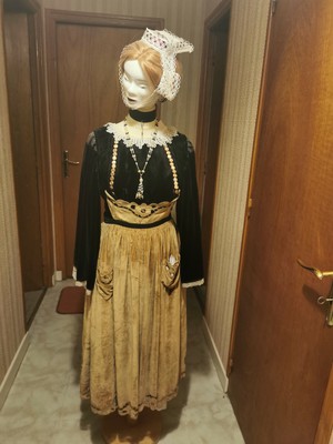 costume régional breton Morbihan femme vendu sans la coiffe 