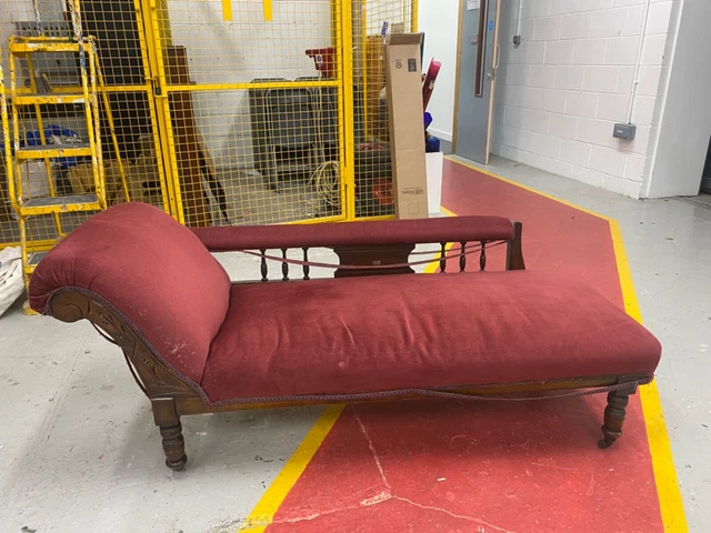 Antique wooden chaise longue upholstered in red velvet