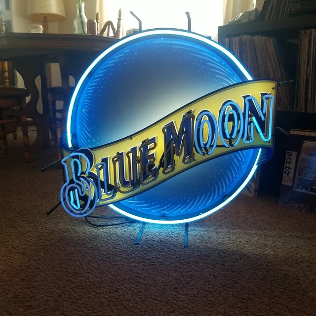 VTG. BLUE MOON Neon Light Sign LARGE Beer Sign Local pick up only 29