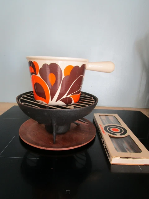 Le Creuset - Fondue service set and two dishes (11) - Iron