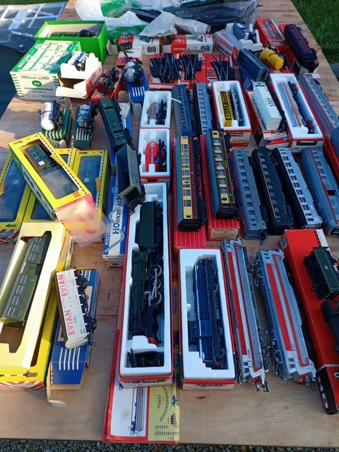 LOT LOCOMOTIVE TRAIN Jouef + wagon + rail en tôle + échangeur EUR 49,90 - FR LOT LOCOMOTIVE TRAIN Jouef + wagon + rail en tôle + échangeur EUR 49,90 - FR