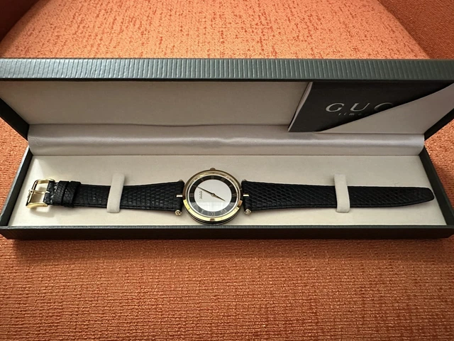 Vintage Gucci Men’s Watch 2000 Branded Strap Watch Grand Ivory/Black