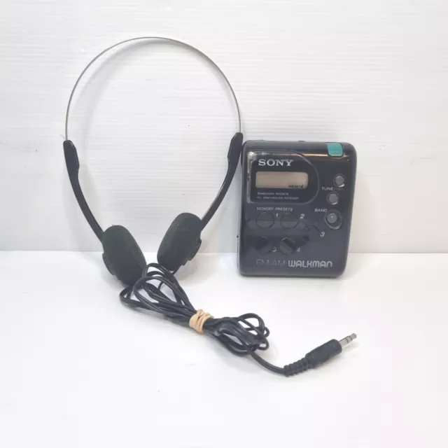Vintage Sony SRF-M33 Digital Stereo AM/FM Walkman Radio Headphones Portable