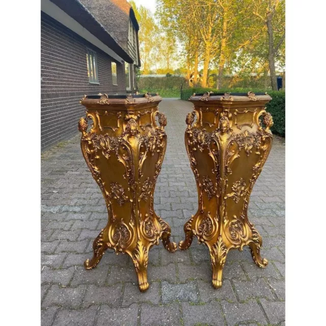 Italian Baroque Collumn / pedestals in gold with top. - a pair