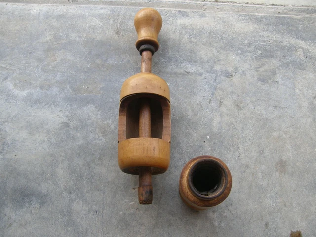 BOUCHONNEUSE ANCIENNE BOIS pour bouteilles de vin ou autre, bouchon en