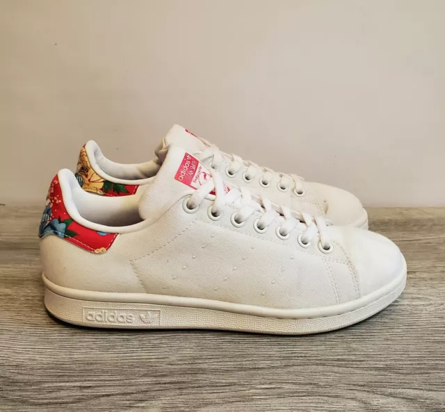 Stan smith flowerbomb deals