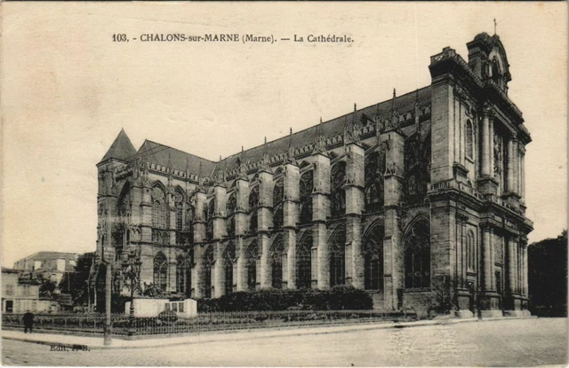 CPA CHALONS-sur-MARNE - La Cathédrale (126135)