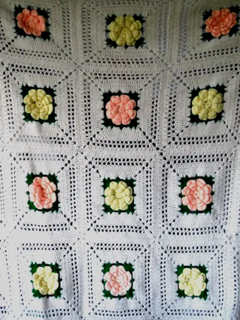 Cubierta de manta afgana vintage hecha a mano rosa abuela crochet floral amarillo melocotón