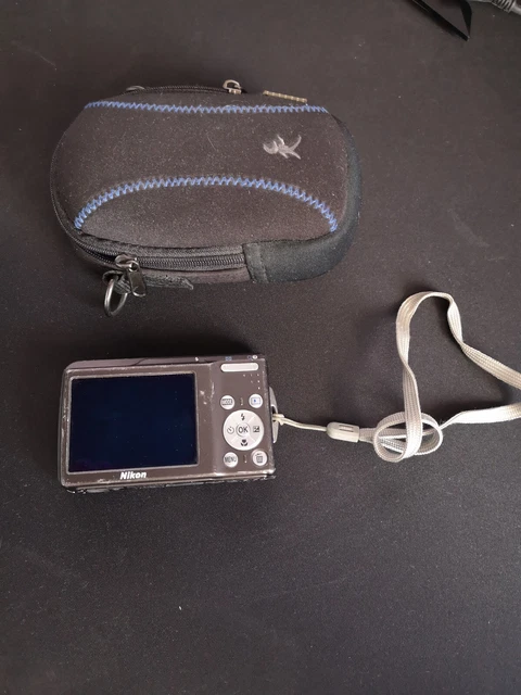Appareil photo Nikon Coolpix S210 avec chargeur et pochette mais SANS batterie