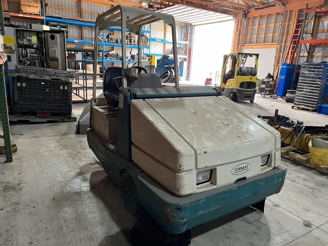 Tennant 355 Floor Sweeper- 1142 Hours