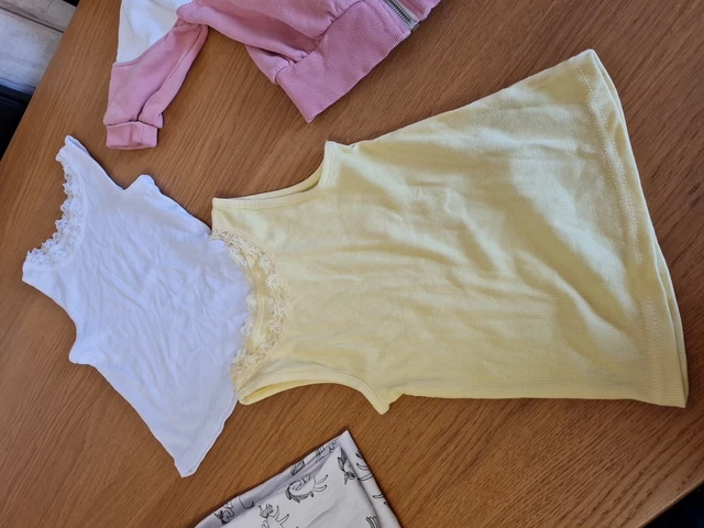 Bundle of lovely girl's clothes, age 2-3/3-4 yrs 37 Items & bundle of hair clips 20