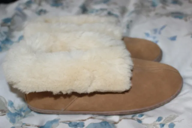 Minnetonka Women's 10 Shearling Suede Slip On Ankle Slippers Rubber Sole EUC