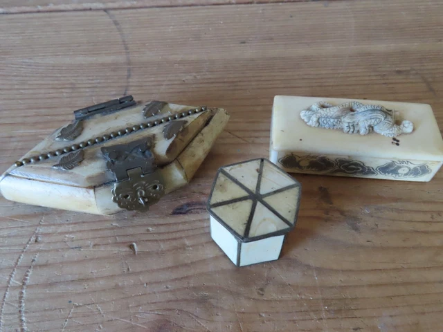 A GROUP OF THREE BOÎTES À MINIATURES, PROBABLY FRENCH, VARIOUS DATES | STYLE: European Silver