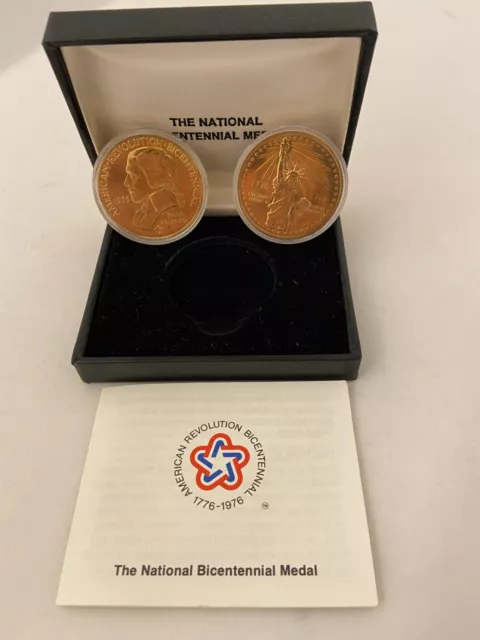 Two 1976 The National Bicentennial Medals in Box - Bronze 2