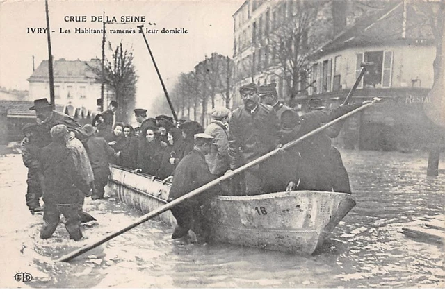 94 .n° 106777. ivry sur seine .crue de la seine .the inhabitants ramenes a leu