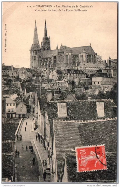 28 CHARTRES - vue sur les fleches de la cathedrale