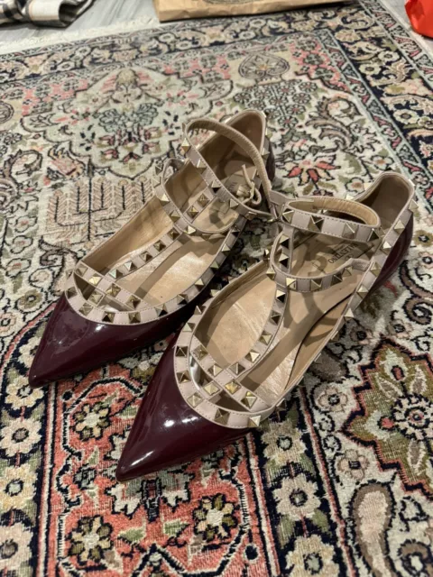 VALENTINO Rockstud T-Strap Flat Shoes Maroon Leather With Gold Studs  Sz 40.5