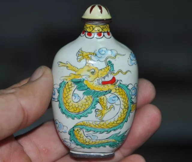Set of 3 Handmade Blue and White Chinese Porcelain Snuff Bottles – Hand-Painted Decorative Collectibles for Home or Office Display ws2455S