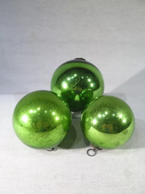 ANCIENNE SUITE 3 BOULES EN VERRE SOUFFLE EGLOMISE COULEUR VERTE MERCURISE XIX èm