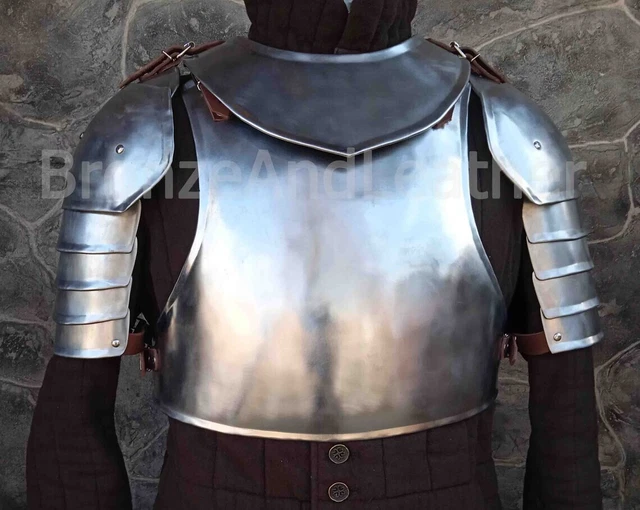 set chest armor, pair of pauldrons, gorget