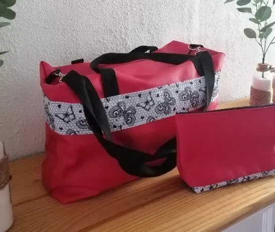 sac de voyage simili cuir avec sa trousse de toilette fait main 