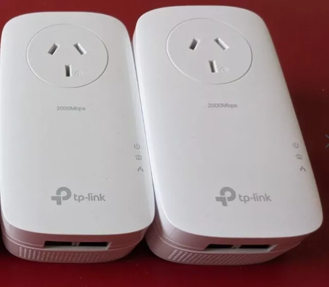 TP-LINK  TLPA9020PKIT Gigabit Passthrough Powerline WiFi