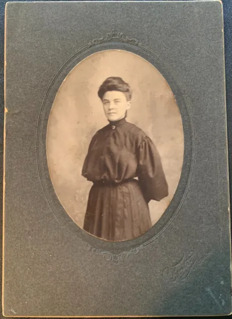 CABINET CARD PHOTO YOUNG WOMAN (Mourning?) 1870s/1880s READING, PA