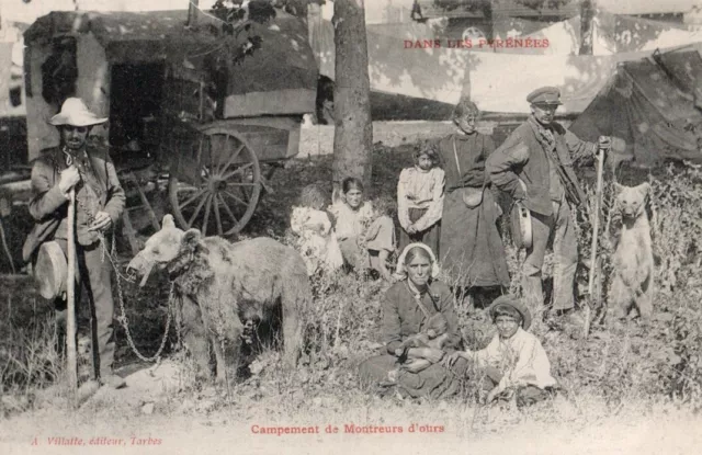 65 Cpa  Animee Debut 1900  Dans Les Pyrenees Campement De Montreurs D'ours