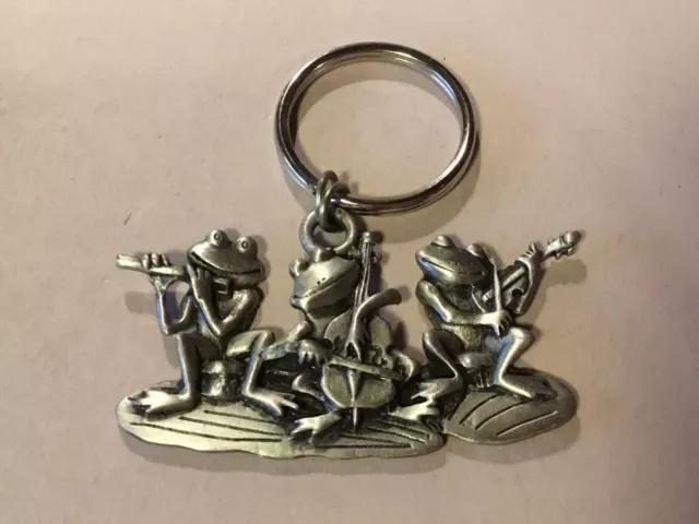 VTG. JJ JONETTE PEWTER MUSICAL FROGS & LILY PAD Pendant Keychain Key Ring