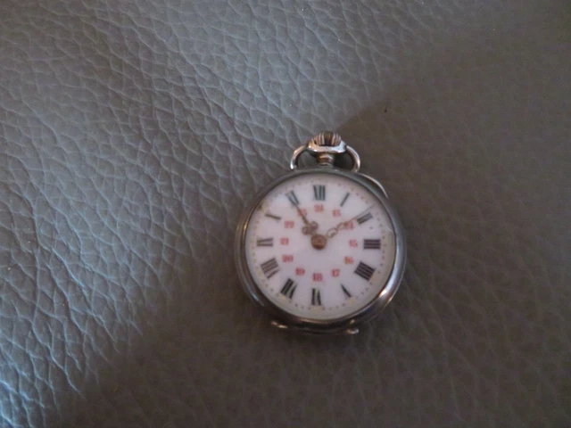 Montre De Poche Suspendue Chaton - Quartz - Alliage Blanc - Idéale Infirmière, Médecin - Design Mignon Et Pratique