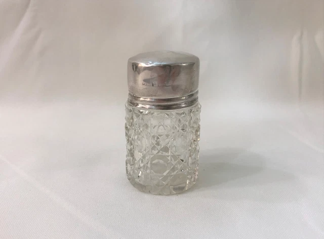 Flacon à sel en argent massif et cristal de BACCARAT modèle DIAMANT PIERRERIE
