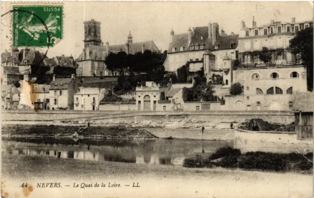 CPA NEVERS - Le Quai de la Loire (456975)