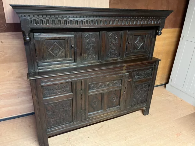 17th CENTURY OAK COURT CUPBOARD.