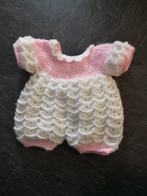 Barboteuse Bébé Romaine Crochet Main - Blanc Et Rose, Taille 0-3 Mois, Fait Main, Pour Reborn Aussi