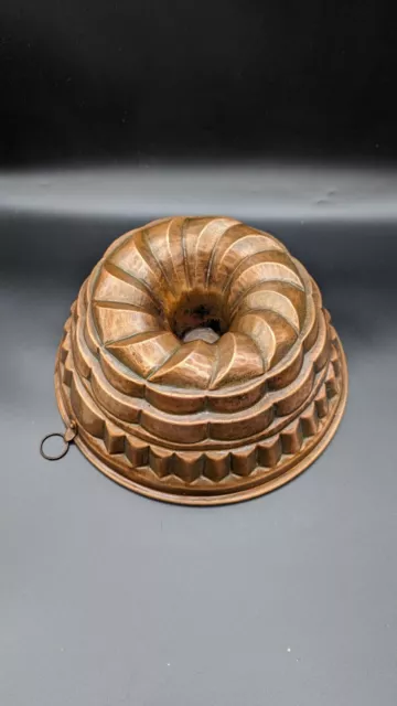 Gugelhupf Form Kupfer antik 1900 innen verzinnt Patina Aufhänger Kuchenform 26cm