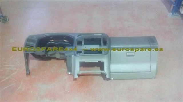 Façade d'autoradio 9 pouces compatible avec Nissan Patrol Y61 2004-2012 Kit de garniture de cadre de montage de plaque de cadre stéréo DVD for tableau de bord Kit de montage d'installation(Only frameL