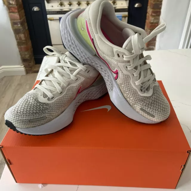 Nike ZoomX Invincible Run Flyknit Phantom usate UK taglia 6