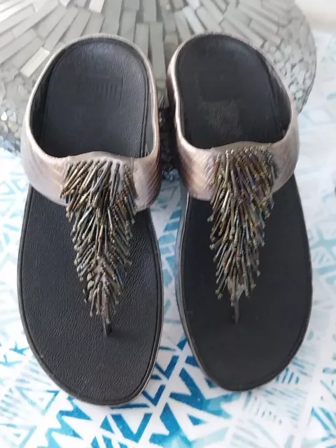 FitFlop Sapphire 336-128 Gold Sandal Thong Flip Flop Beaded Wobbleboard Womens